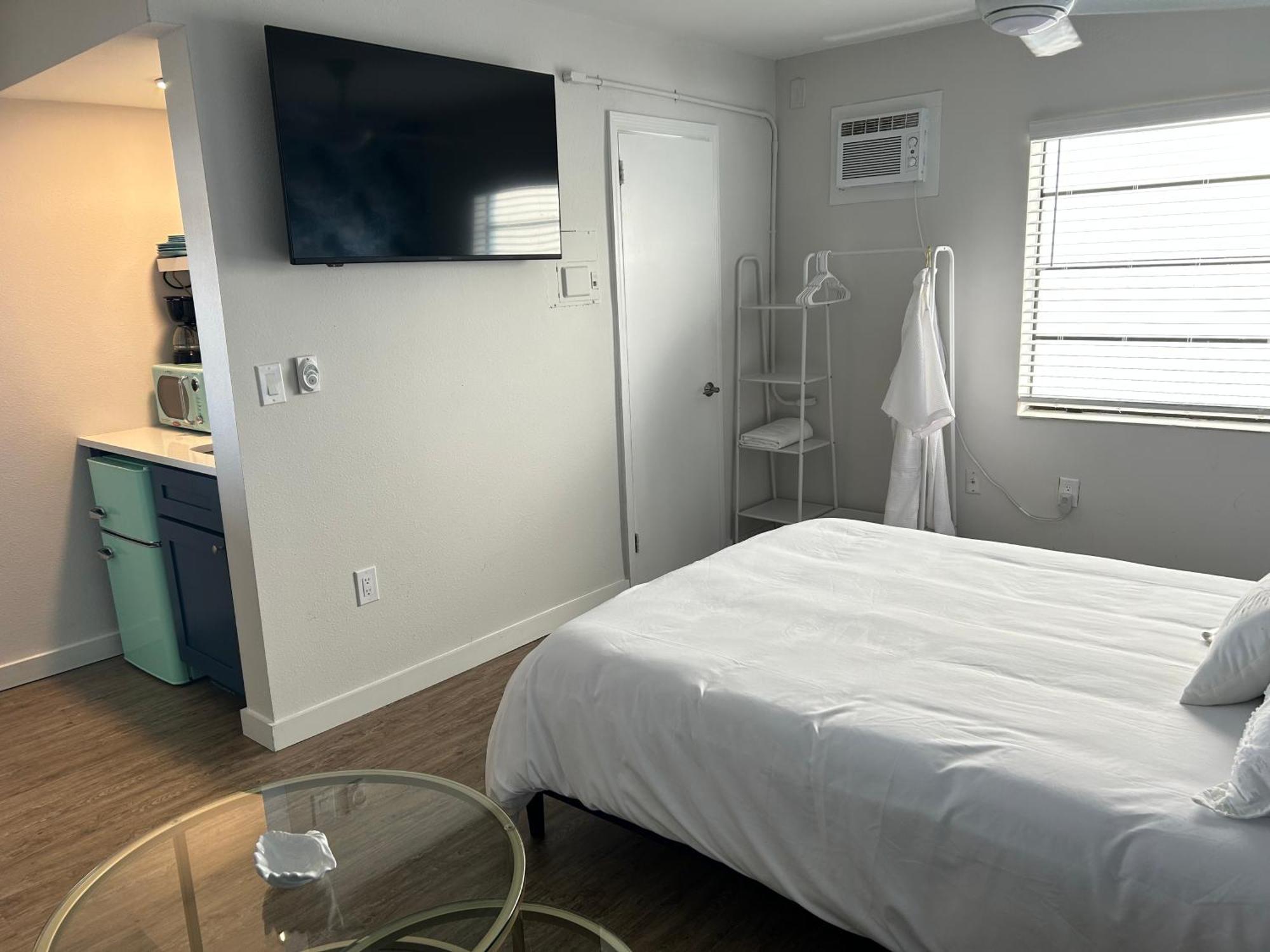 Sunburst Inn- Indian Shores Beach Экстерьер фото